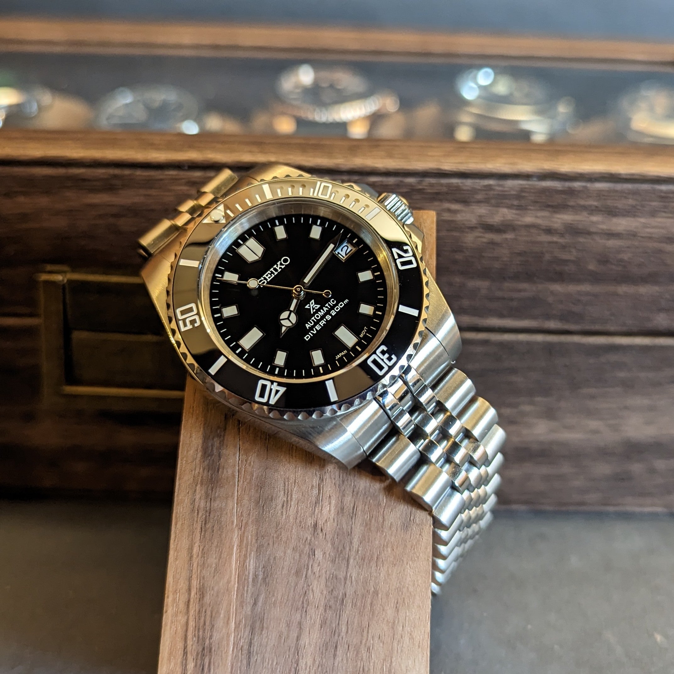 Classic Submariner Style NH35 Automatic Watch With Splash of Seiko