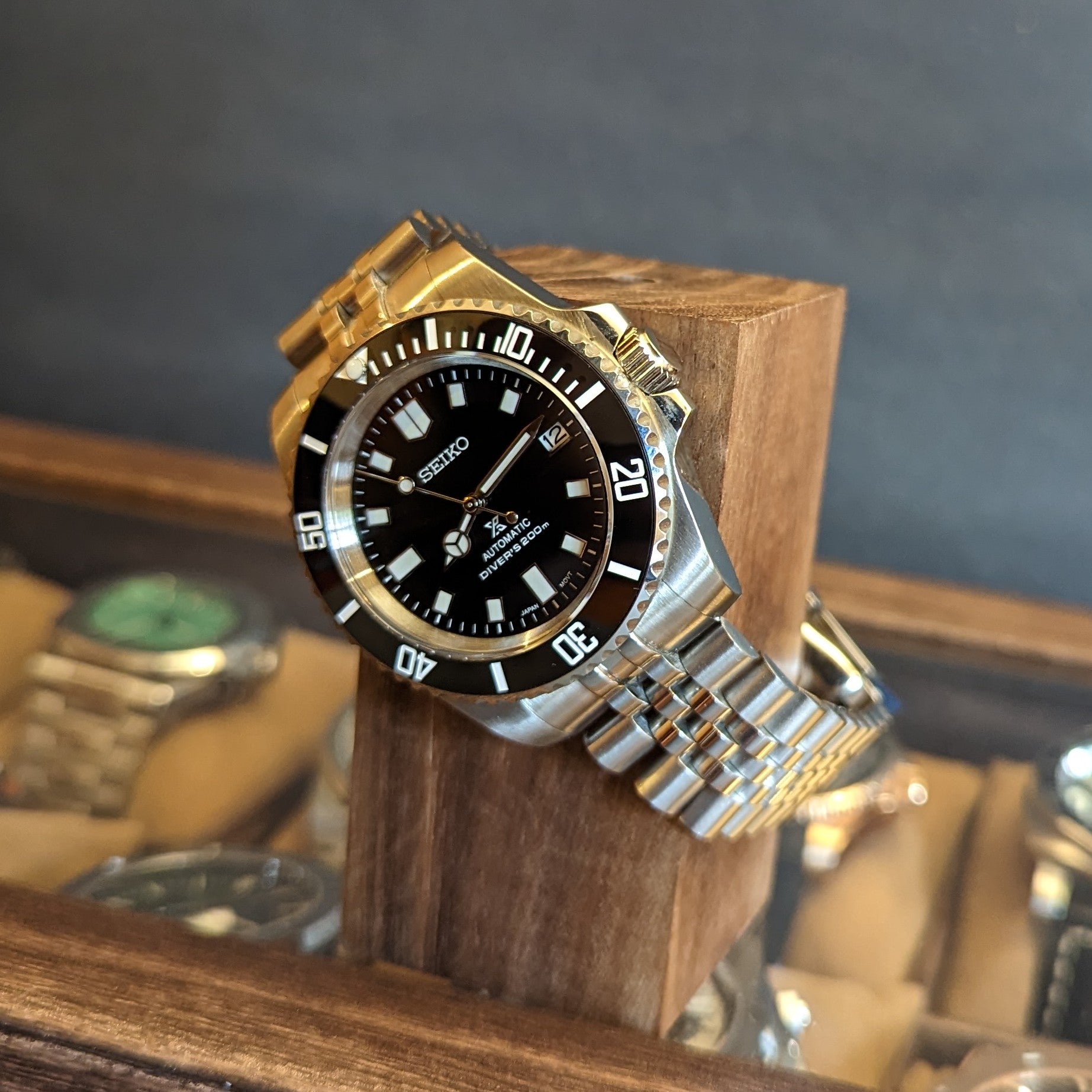 Classic Submariner Style NH35 Automatic Watch With Splash of Seiko