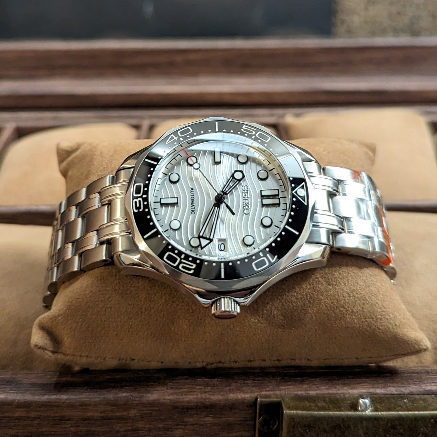 Seamaster 300 Seiko Mod James Bond tribute White Dial